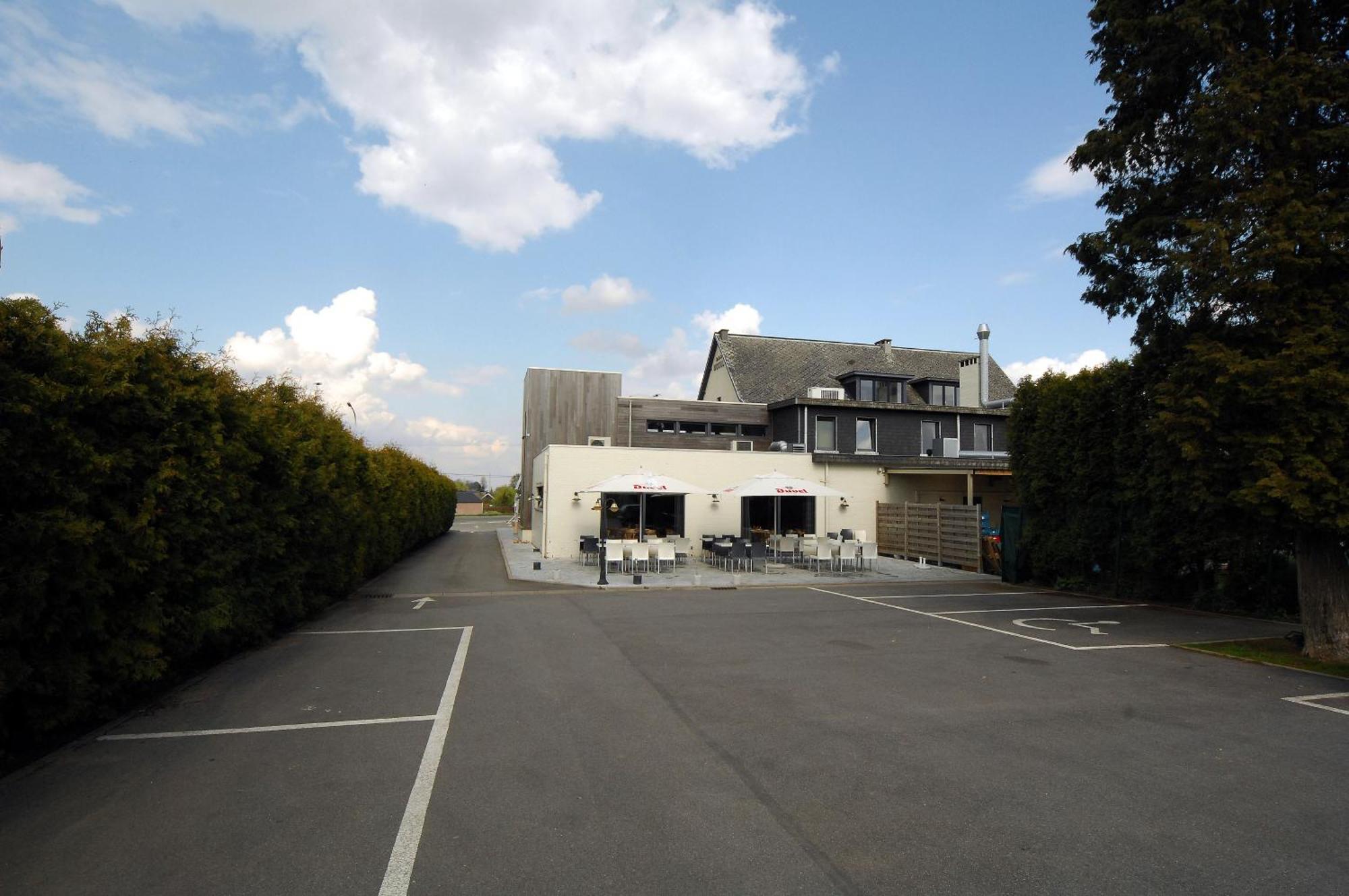 Hotel Le Saint Loup Gembloux Exterior photo