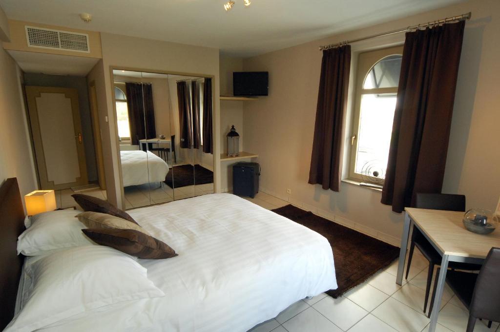 Hotel Le Saint Loup Gembloux Room photo